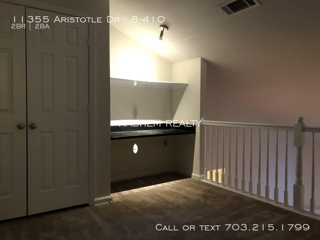 Building Photo - Penthouse 2 br condo with 2nd floor loft.