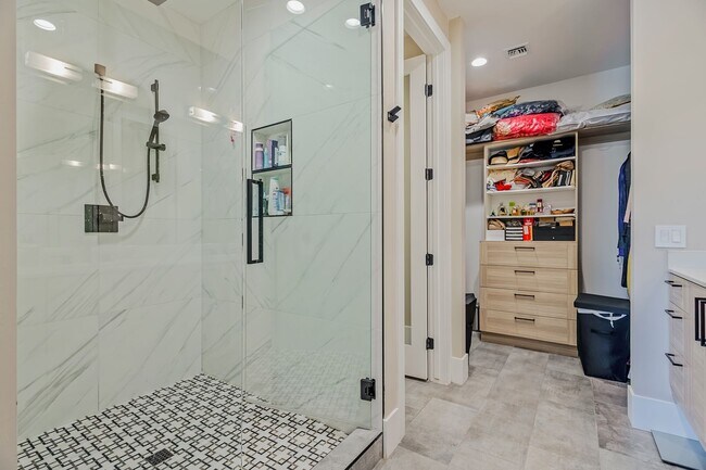 Building Photo - Townhouse For Rent in the Heart of Scottsdale