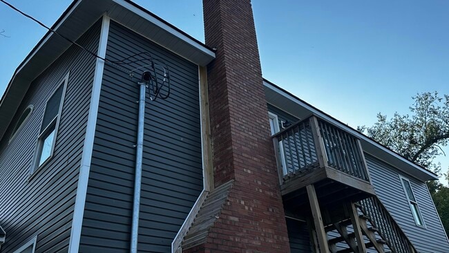 Building Photo - 801 Hardin St