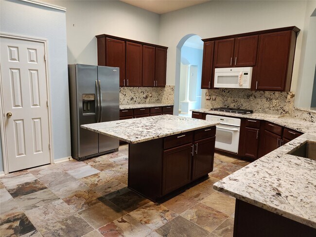 Building Photo - 23611 Desert Gold Dr