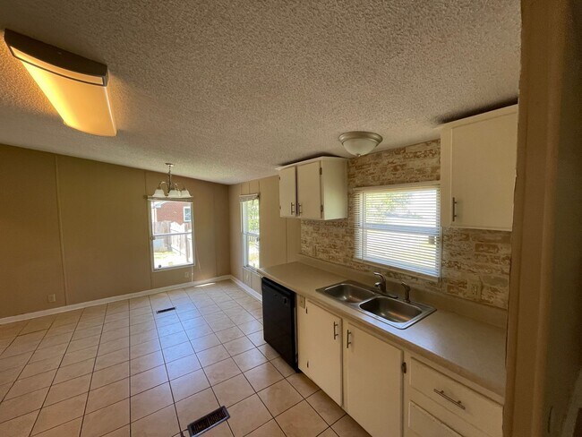 Building Photo - Nice three bedroom two bath modular home i...