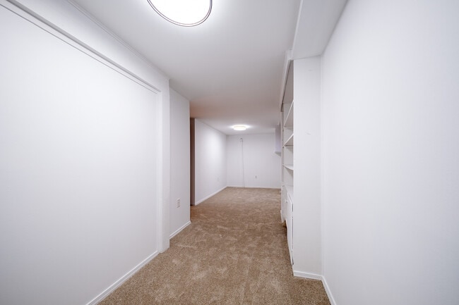 Building Photo - 5209 W 61st St