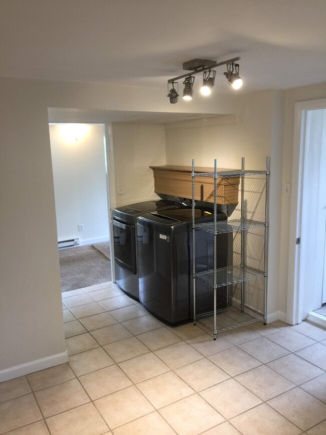 Building Photo - 309 Cantril St