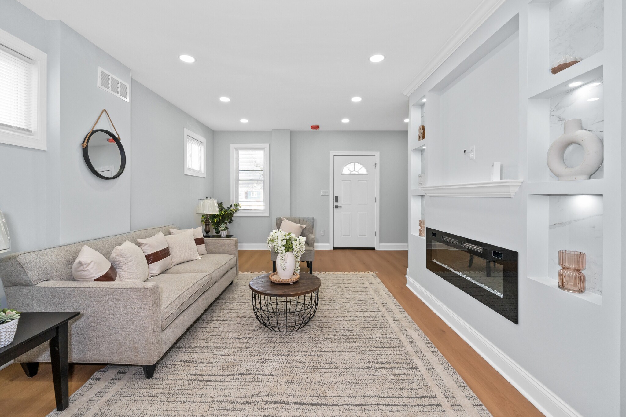 Building Photo - 504 W 26th St