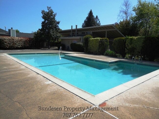 Building Photo - 1305 Gold Way