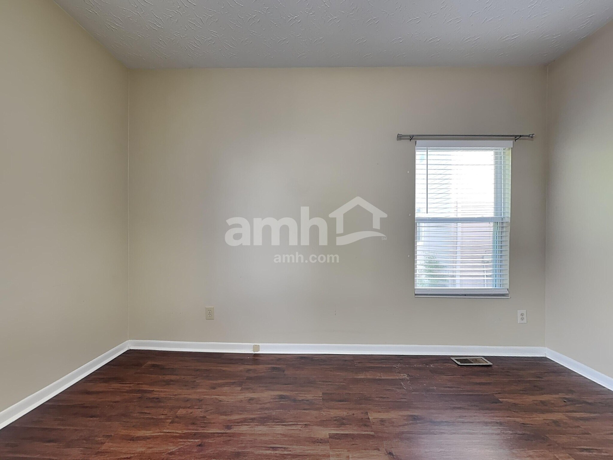 Building Photo - 9021 Crimson Oak Dr