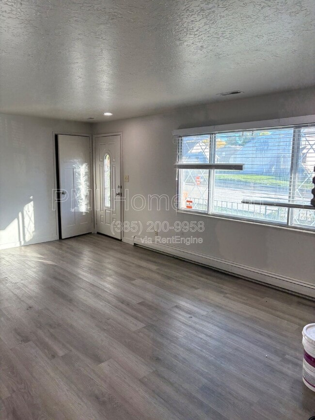 Building Photo - 245 Abrams Way