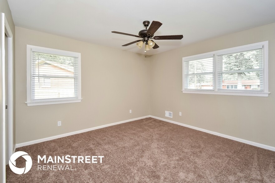 Building Photo - 2 Addison Ct