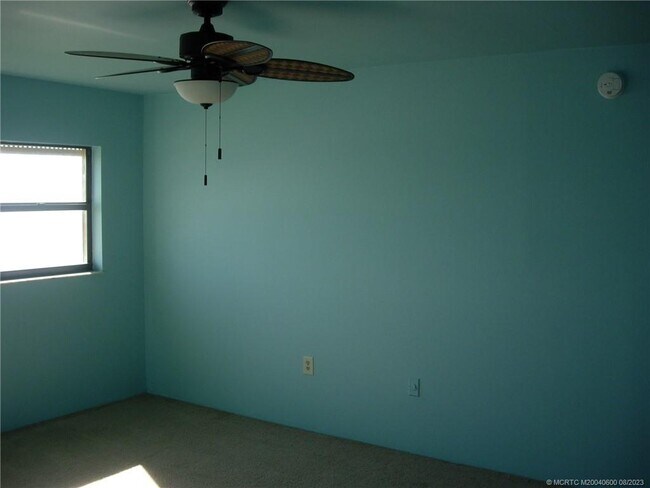 Building Photo - 7410 S Ocean Dr