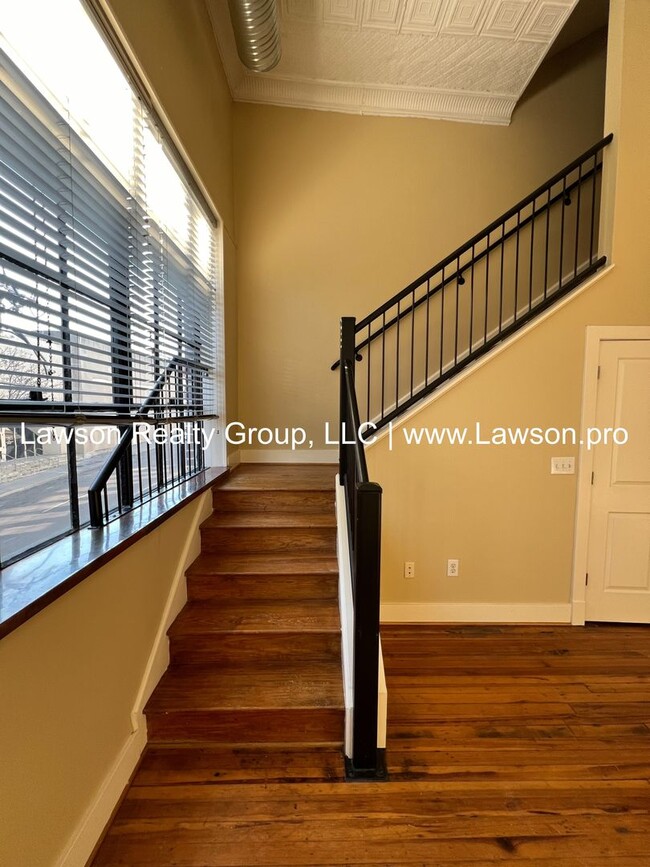 Building Photo - Luxury Apartment in Downtown Roanoke!