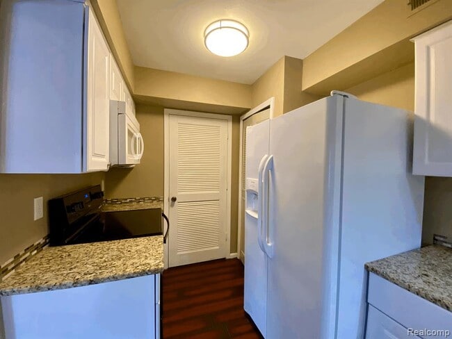 Building Photo - 1504 Meadowside Dr