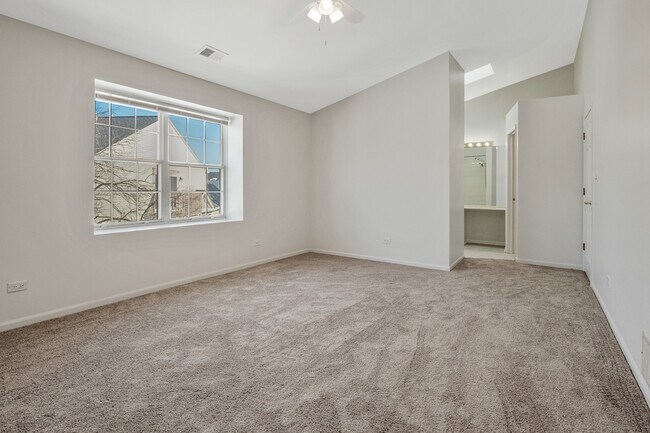 Building Photo - 450 Bridle Trail