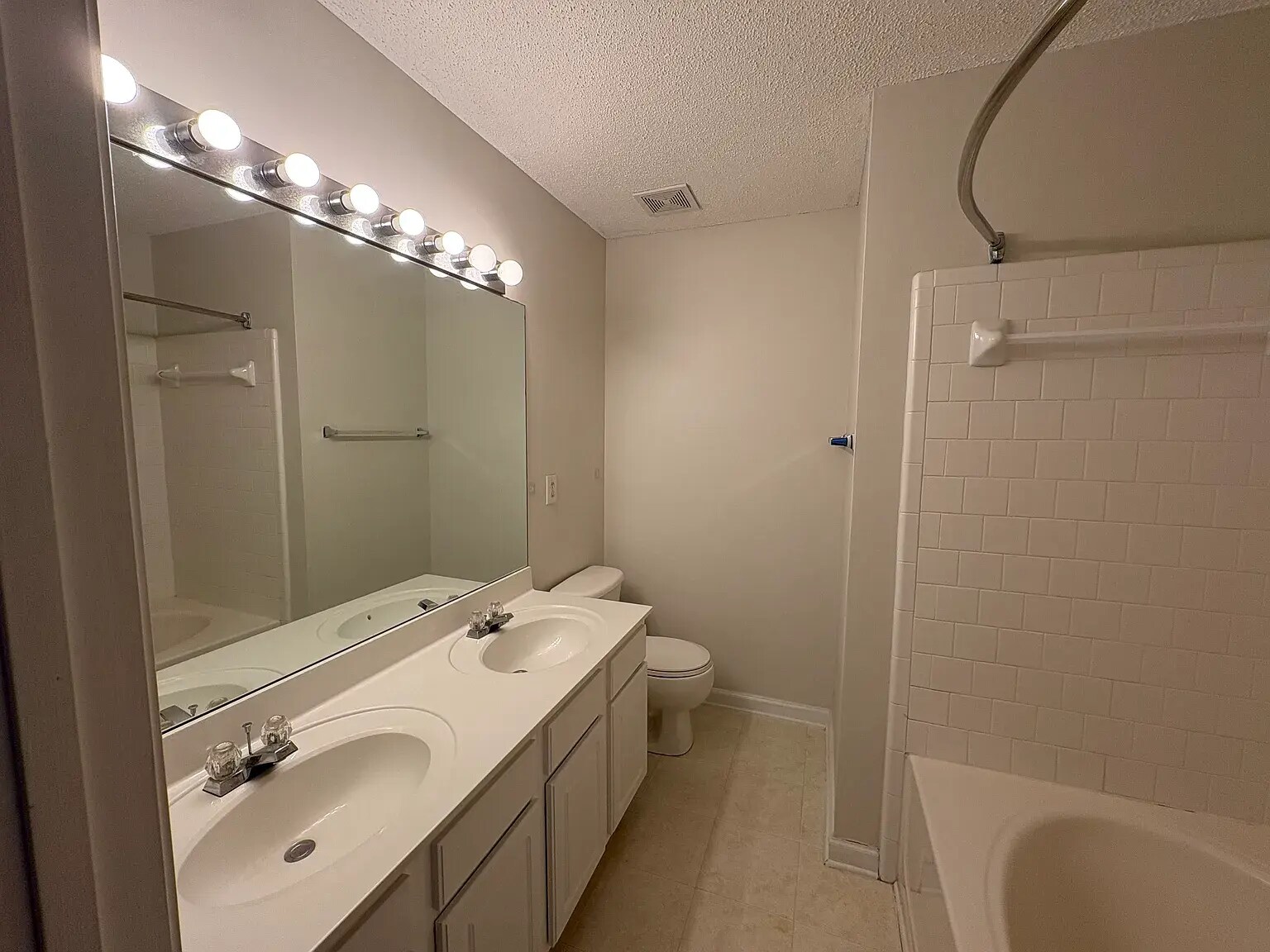 Building Photo - 13082 Region Trce