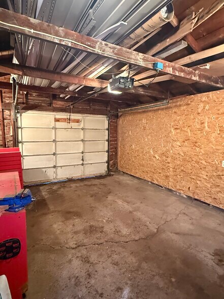 Building Photo - 4333 W 8th St