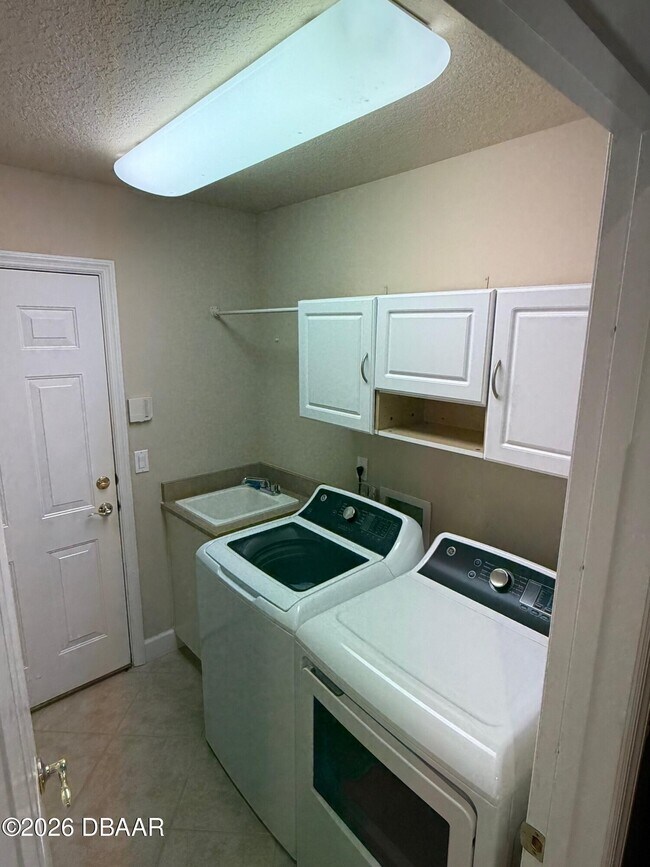 Building Photo - 1207 Hampstead Ln