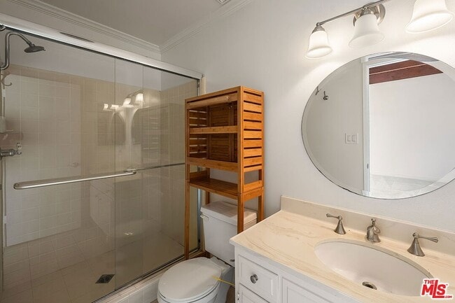 Building Photo - 1805 S Barrington Ave