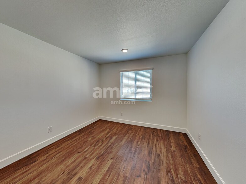 Building Photo - 4215 W St Charles Ave