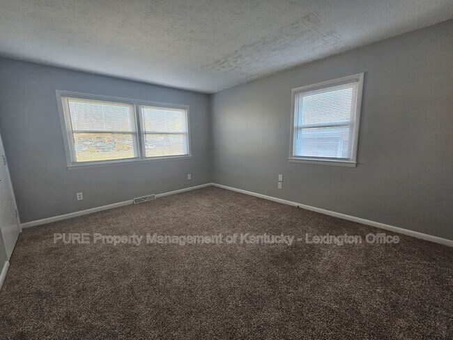 Building Photo - 3510 Lansdowne Dr