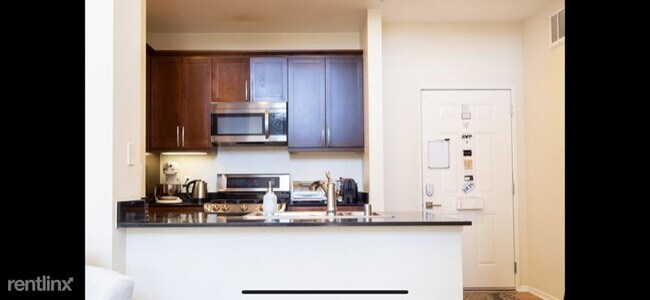 Building Photo - 2 br, 1 bath Condo - 1440 Scholarship