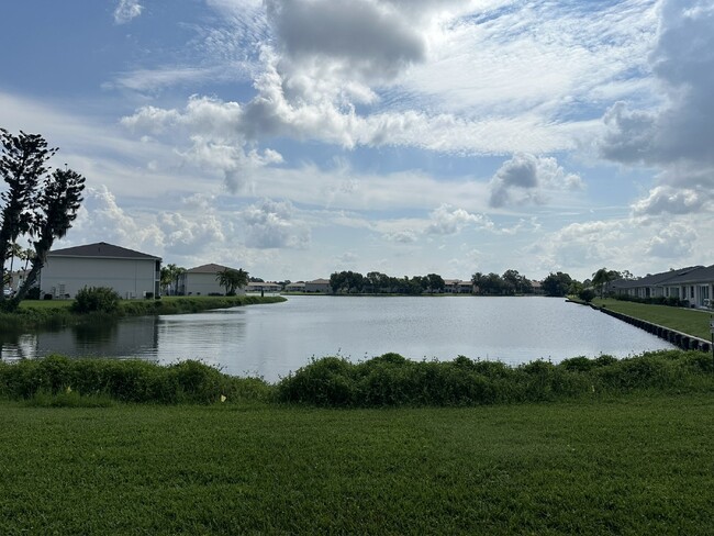 Building Photo - Winter Getaway at Heron Pointe Condominiums