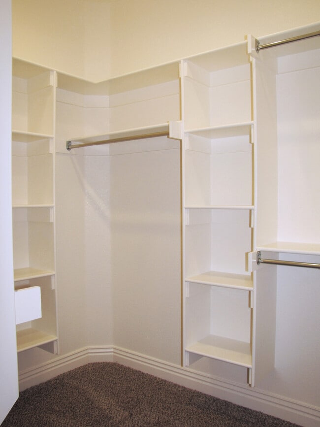 Building Photo - STUNNING 4 Bedroom, 2.5 Bathroom, 2 Car Garage In Fayetteville, AR