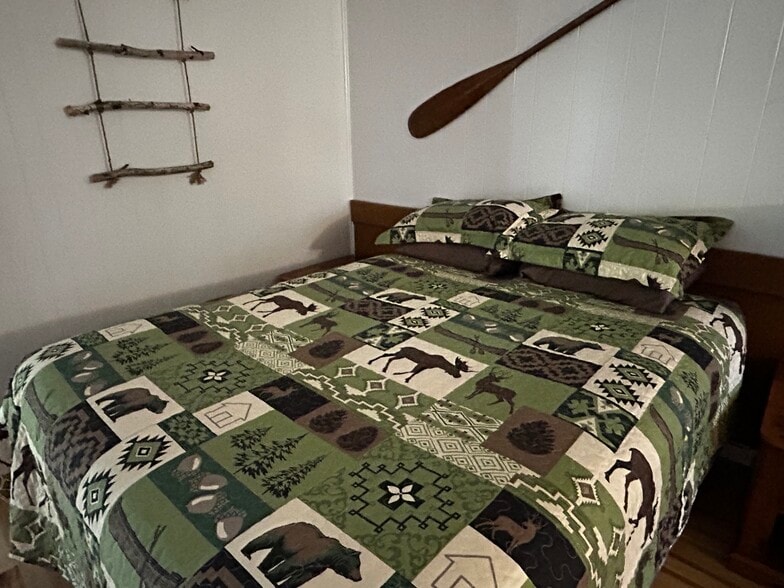 Queen Size Bed - 302 Lake Ave