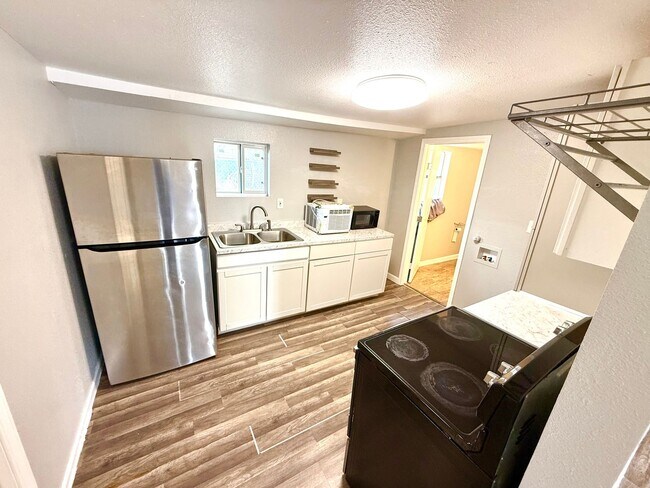 Building Photo - 602 Lovett Ave