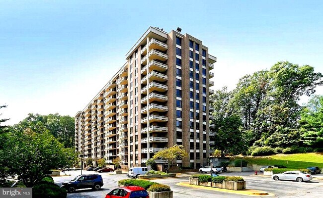 Building Photo - 1808 Old Meadow Rd