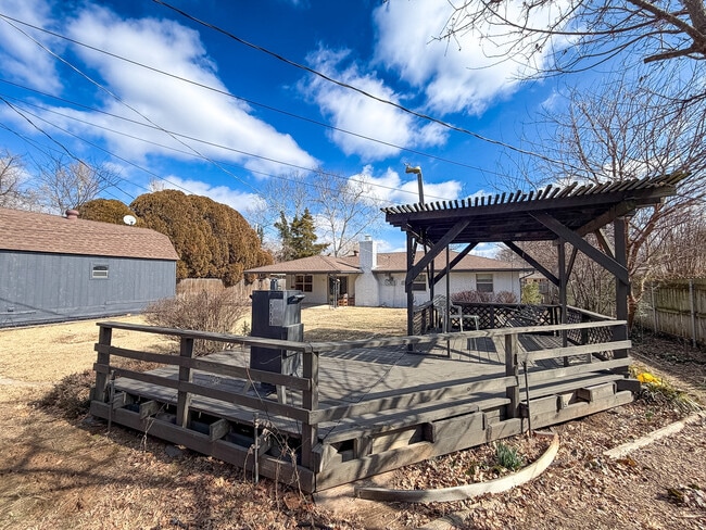 Building Photo - 1518 Cinderella Ave