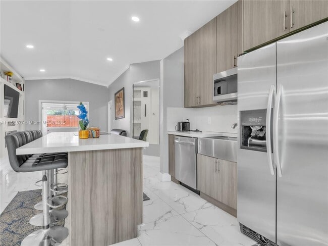 Building Photo - 15851 SW 108th Ave
