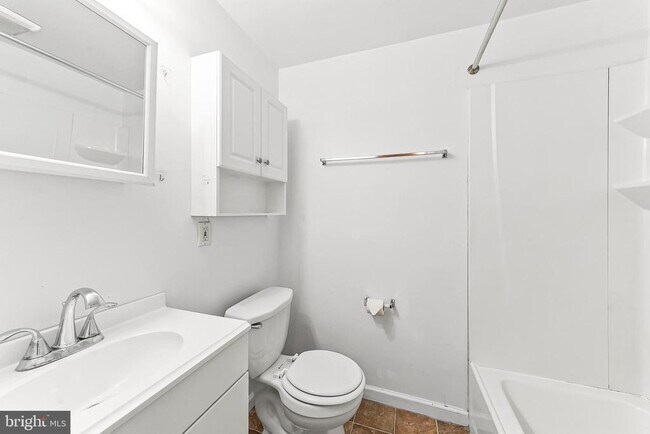 Building Photo - 129 Alverstone Rd