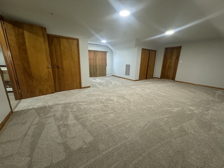 Building Photo - 737 Roseland Pl