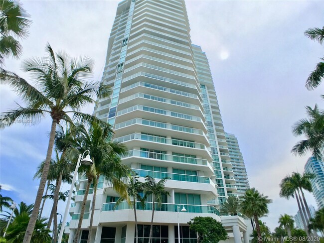 Building Photo - 16400 Collins Ave