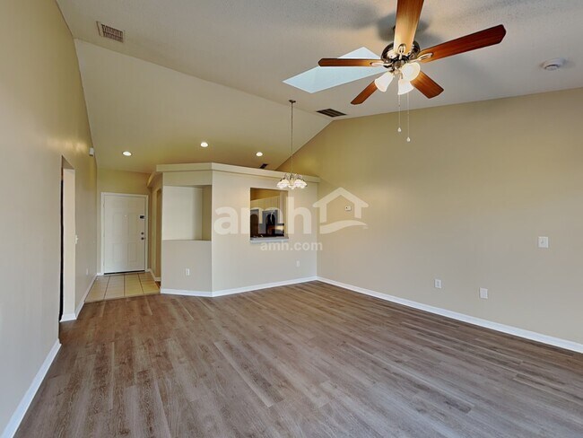 Building Photo - 214 Strada Dr