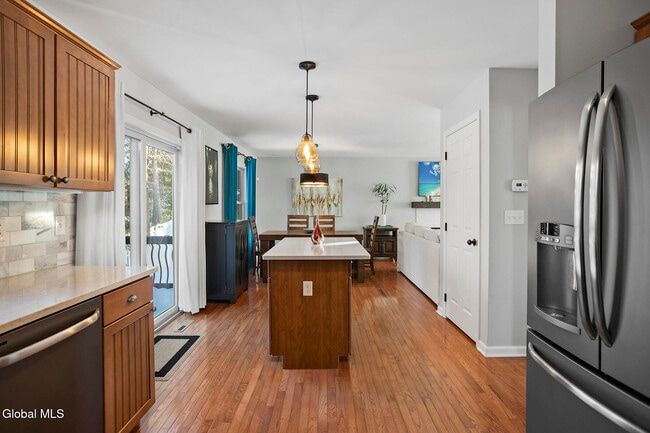 Building Photo - 8 Backstretch Ct