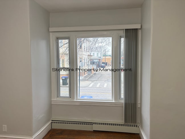 Building Photo - 15 Hawkins St