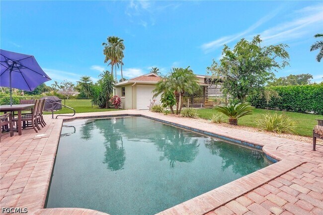 Building Photo - 787 Overiver Dr