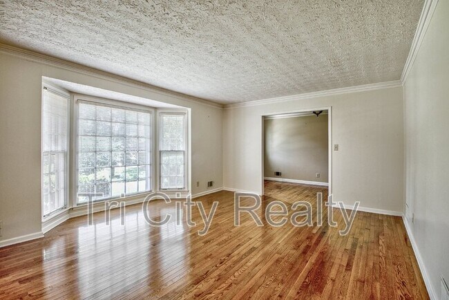 Building Photo - 630 Hawthorne Pl