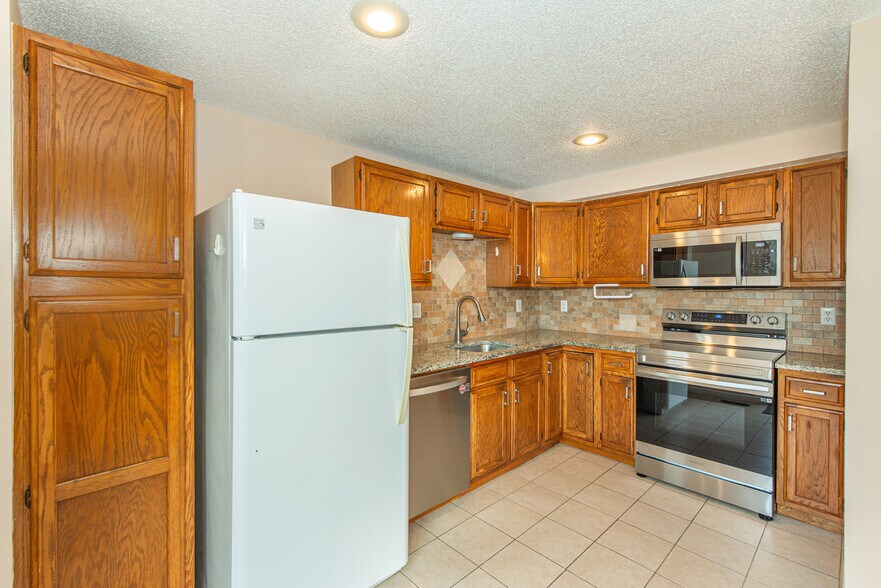 Building Photo - 8 Constitution Way