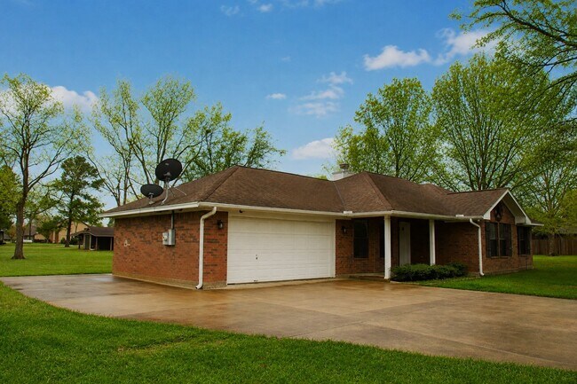 Building Photo - 3121 County Rd 415B