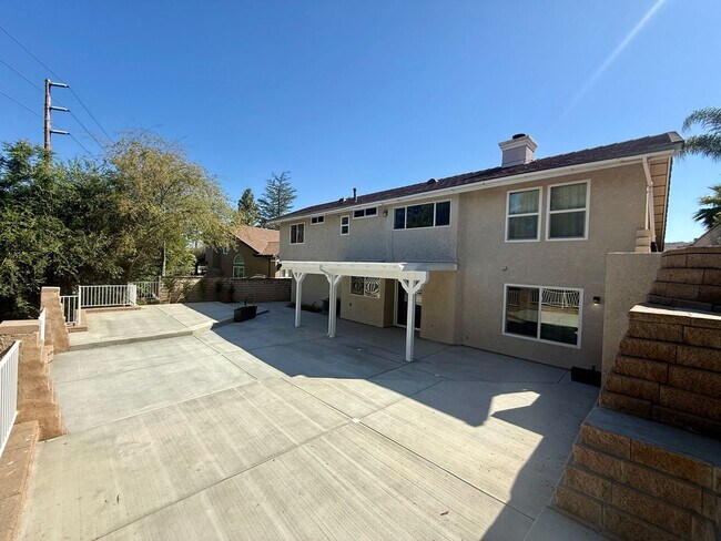 Building Photo - 4 Bedroom Rental Home in Santa Clarita.