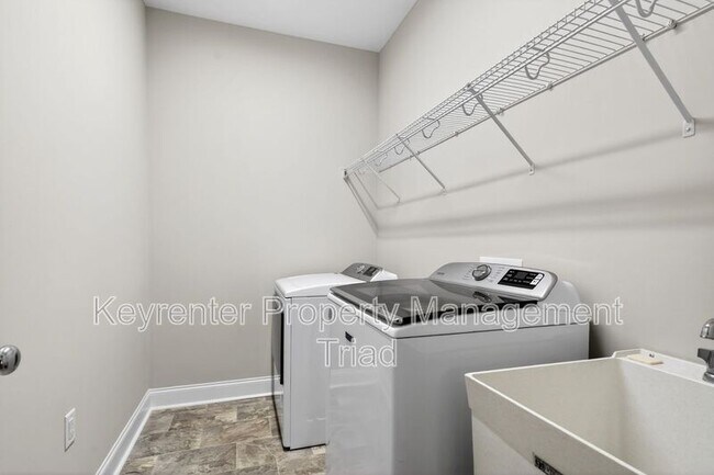 Building Photo - 4604 Skyview Trail