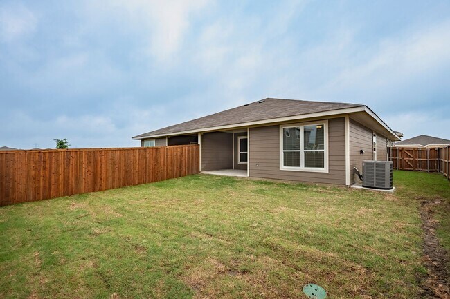 Building Photo - AVAILABLE NOW! GORGEOUS 4 BEDROOM DUPLEX L...