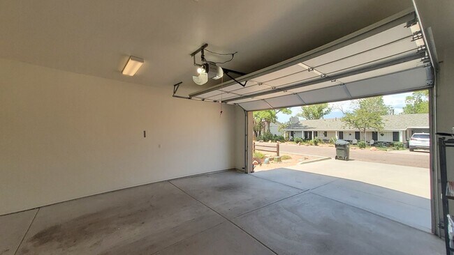 Building Photo - Three Bedroom with Amazing Views