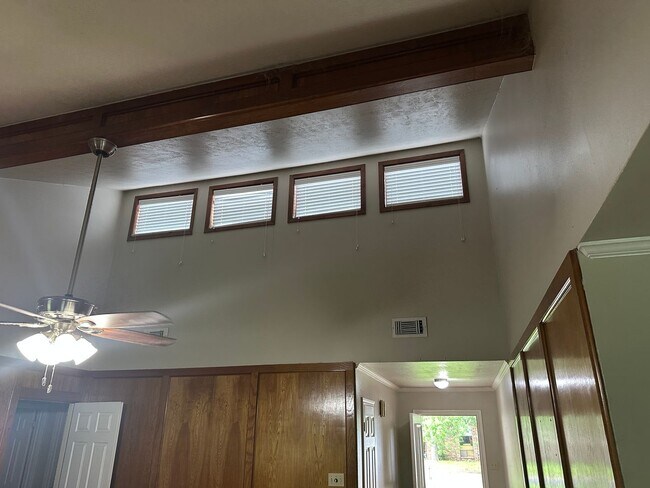 Building Photo - 2711 Wilderness Dr N