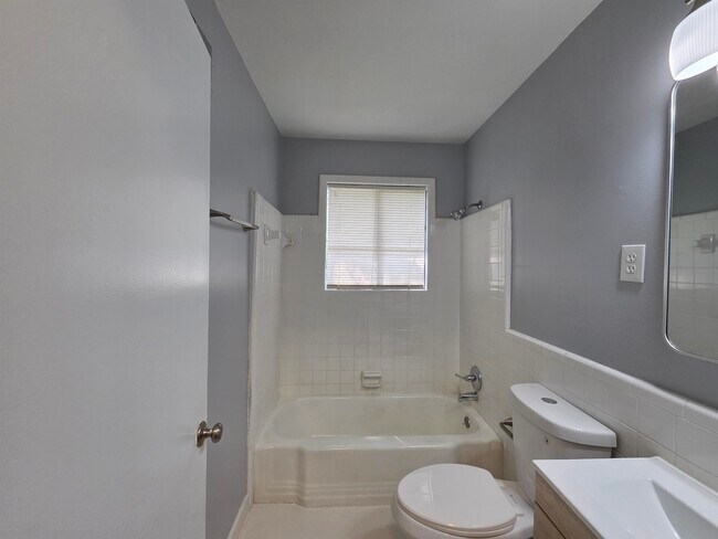 Building Photo - 2993 Laurencekirk Rd