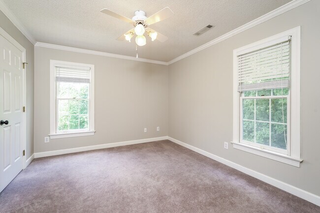 Building Photo - 213 Worthland Ct