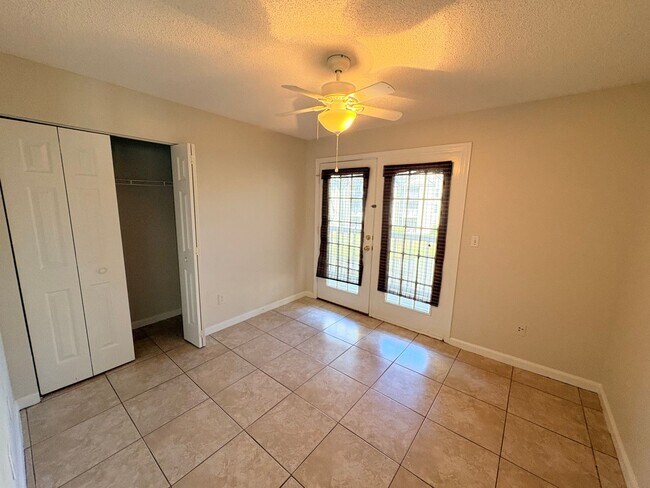 Building Photo - Welcome To The Estates At Westbury