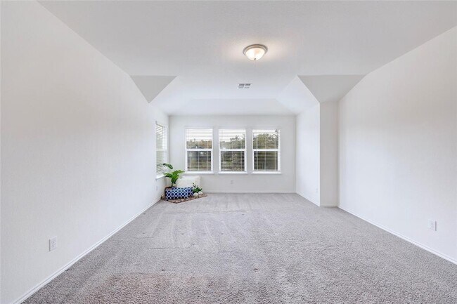 Building Photo - 1929 Stinnett Dr