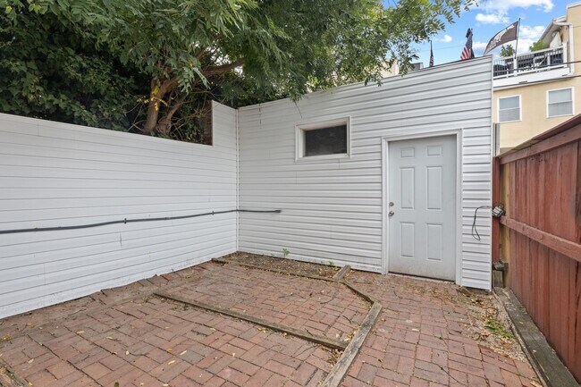 Building Photo - Beautiful 3 bedroom 3 bathroom townhouse in Federal Hill